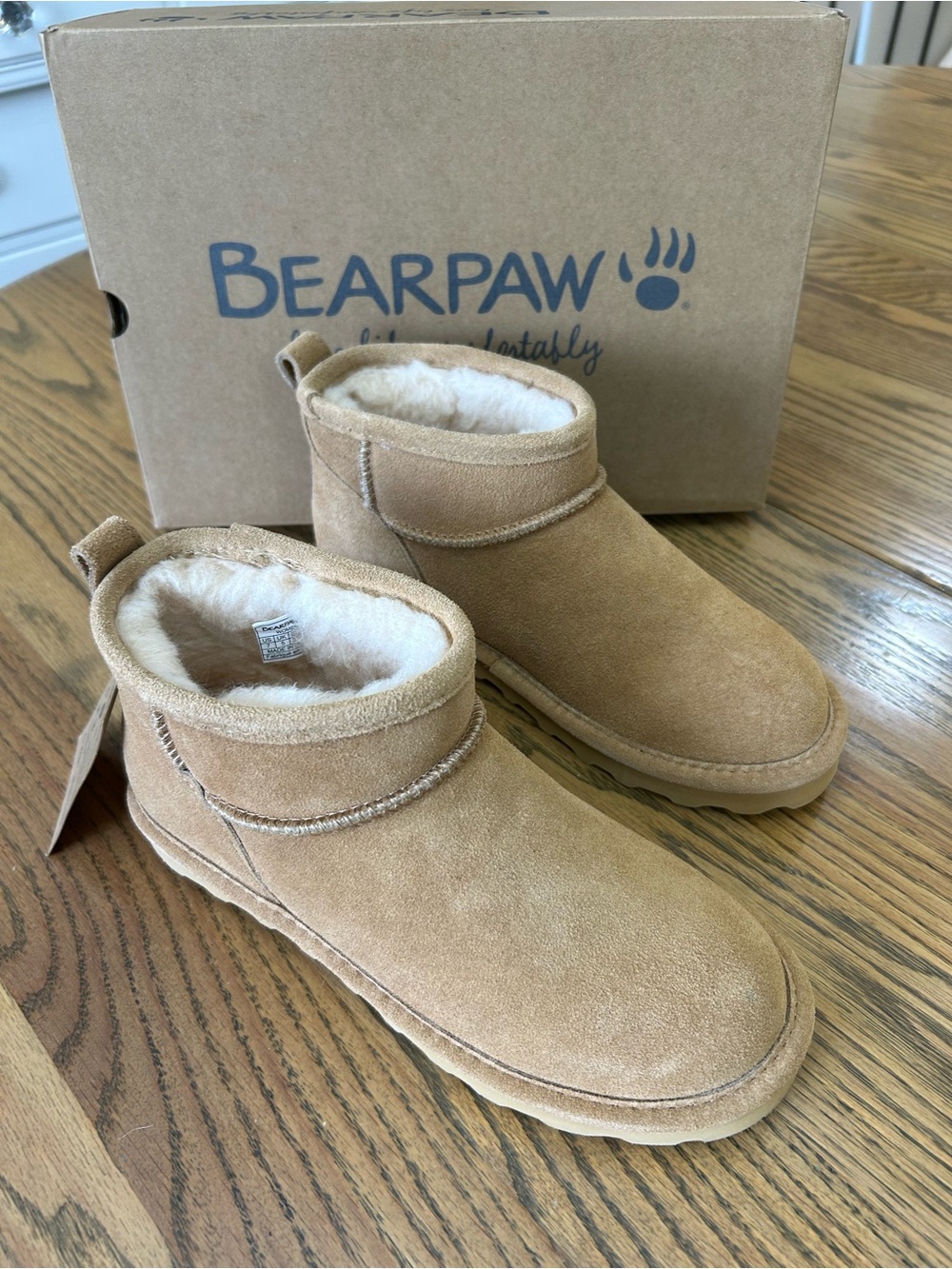 BearPaw Shortie Women’s Suede Winter Boots, size 7, New WITHOUT Box